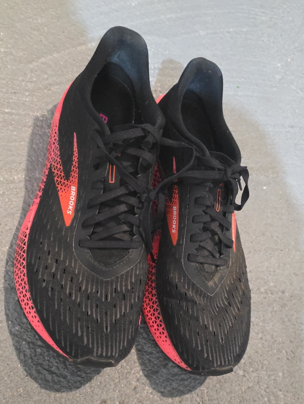 Brooks Men’s Black & Red Athletic Running Shoes